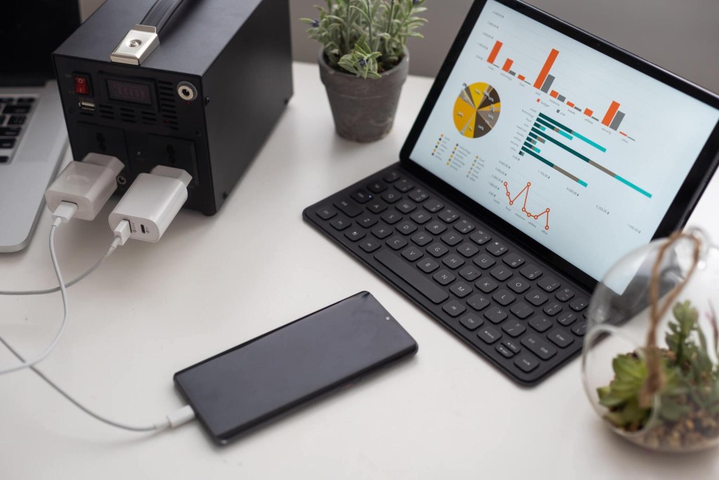 Streamlined Workflows: How Laptop Docking Stations Transform Your Workspace