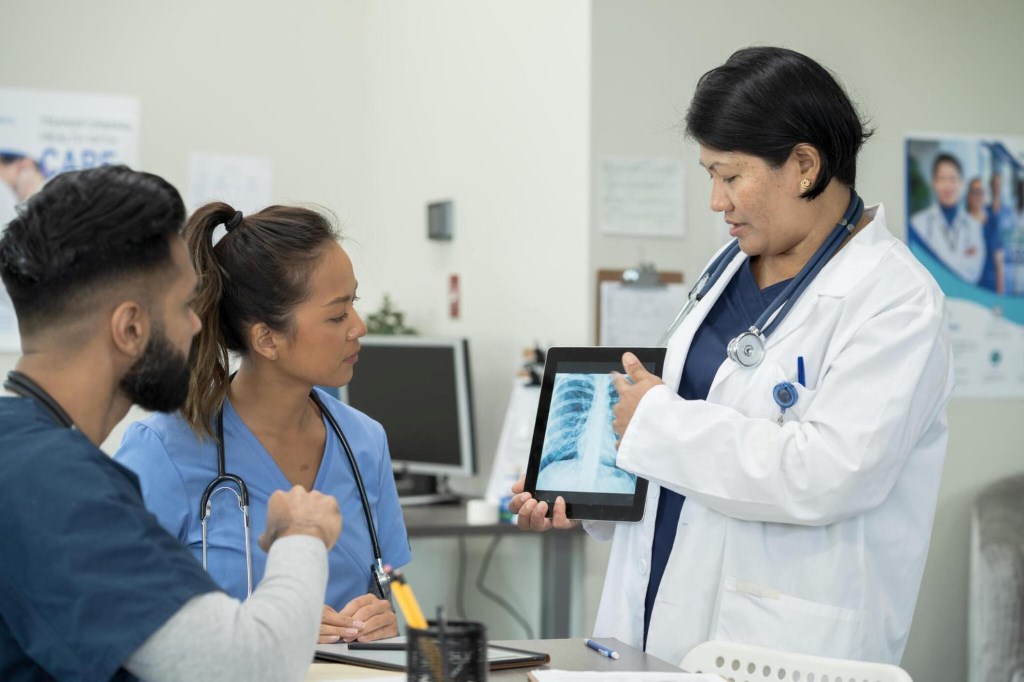 How Medical Institutions Utilize Technology for Pain Management Training?